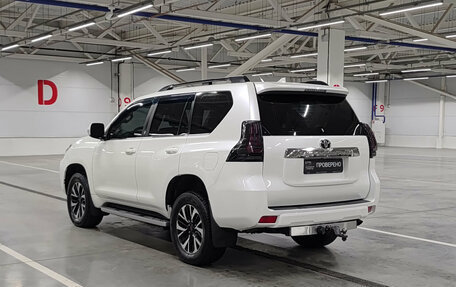 Toyota Land Cruiser Prado 150 рестайлинг 2, 2017 год, 4 280 000 рублей, 8 фотография