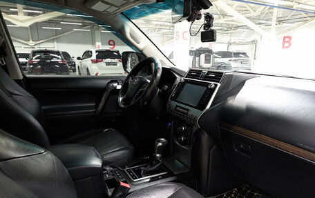 Toyota Land Cruiser Prado 150 рестайлинг 2, 2017 год, 4 280 000 рублей, 13 фотография