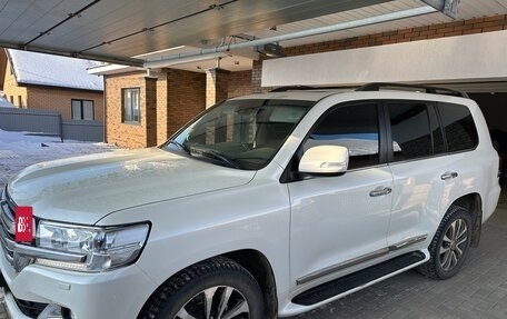 Toyota Land Cruiser 200, 2018 год, 7 900 000 рублей, 2 фотография