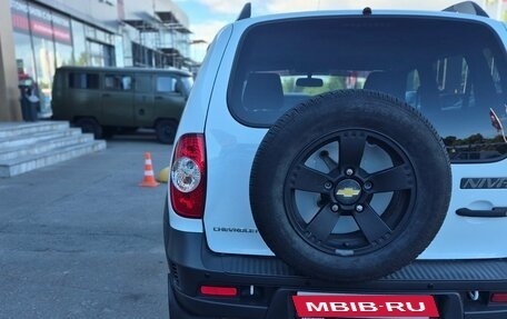 Chevrolet Niva I рестайлинг, 2015 год, 669 000 рублей, 9 фотография