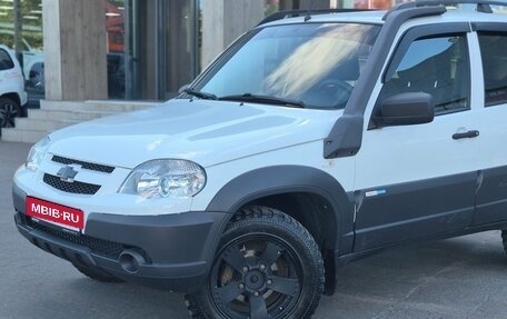 Chevrolet Niva I рестайлинг, 2015 год, 669 000 рублей, 2 фотография