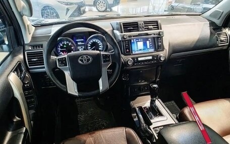 Toyota Land Cruiser Prado 150 рестайлинг 2, 2017 год, 3 550 000 рублей, 10 фотография