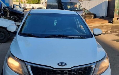 KIA Rio III рестайлинг, 2014 год, 680 000 рублей, 2 фотография