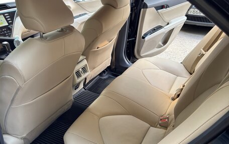 Toyota Camry, 2018 год, 2 650 000 рублей, 7 фотография