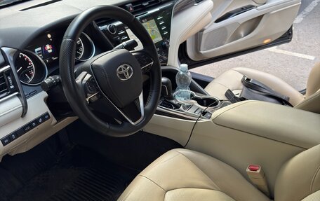 Toyota Camry, 2018 год, 2 650 000 рублей, 12 фотография