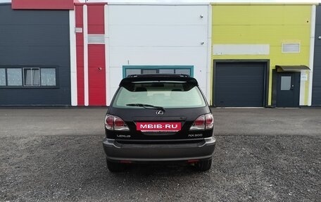 Lexus RX IV рестайлинг, 2001 год, 1 100 000 рублей, 3 фотография
