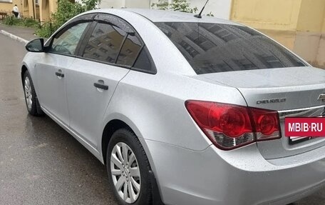 Chevrolet Cruze II, 2010 год, 820 000 рублей, 3 фотография