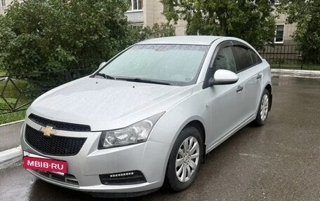 Chevrolet Cruze II, 2010 год, 820 000 рублей, 4 фотография