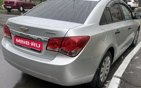 Chevrolet Cruze II, 2010 год, 820 000 рублей, 2 фотография