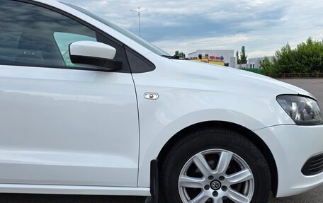 Volkswagen Polo VI (EU Market), 2011 год, 750 000 рублей, 2 фотография