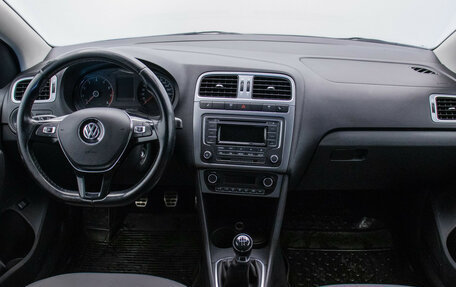 Volkswagen Polo VI (EU Market), 2017 год, 940 000 рублей, 14 фотография