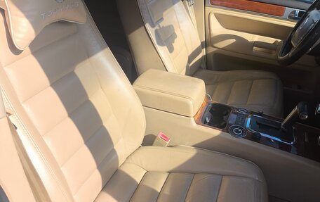 Volkswagen Touareg III, 2005 год, 800 000 рублей, 10 фотография
