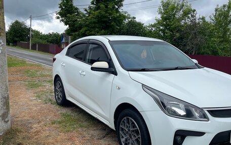 KIA Rio IV, 2018 год, 870 000 рублей, 2 фотография