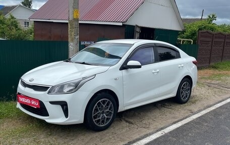KIA Rio IV, 2018 год, 870 000 рублей, 3 фотография
