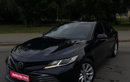 Toyota Camry, 2019 год, 2 590 000 рублей, 1 фотография