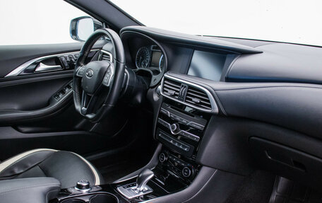 Infiniti Q30, 2017 год, 2 240 000 рублей, 11 фотография