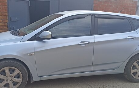 Hyundai Solaris II рестайлинг, 2011 год, 750 000 рублей, 3 фотография