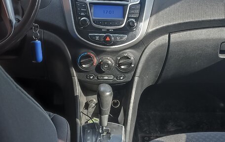 Hyundai Solaris II рестайлинг, 2011 год, 750 000 рублей, 6 фотография