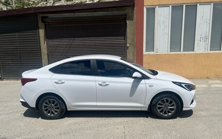 Hyundai Solaris II рестайлинг, 2021 год, 1 550 000 рублей, 4 фотография