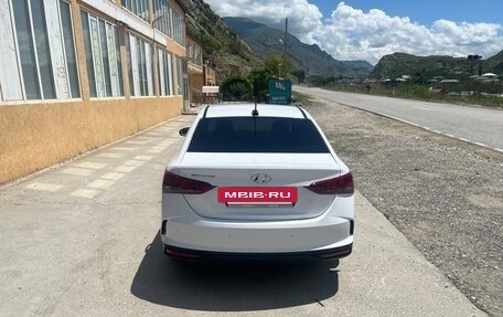 Hyundai Solaris II рестайлинг, 2021 год, 1 550 000 рублей, 2 фотография