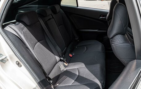 Toyota Prius IV XW50, 2016 год, 1 535 000 рублей, 9 фотография