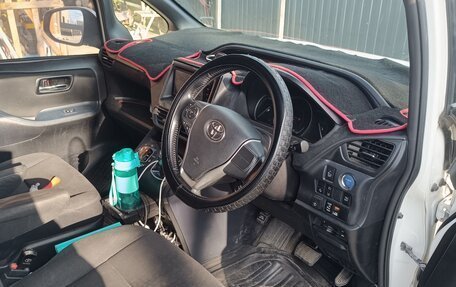 Toyota Voxy III, 2016 год, 1 600 000 рублей, 3 фотография