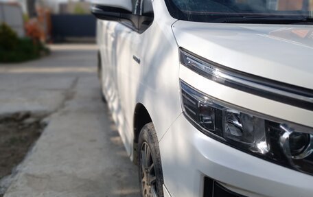 Toyota Voxy III, 2016 год, 1 600 000 рублей, 6 фотография