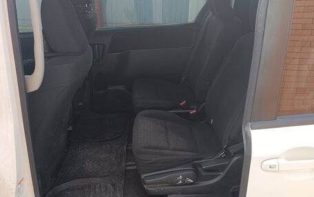 Toyota Voxy III, 2016 год, 1 600 000 рублей, 12 фотография