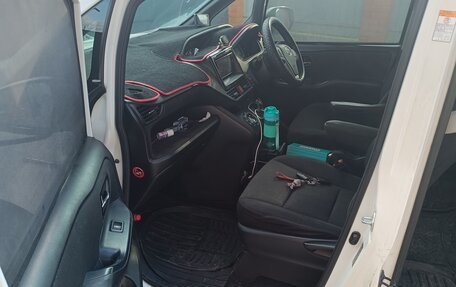Toyota Voxy III, 2016 год, 1 600 000 рублей, 11 фотография