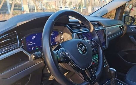 Volkswagen Touran III, 2022 год, 1 430 004 рублей, 8 фотография