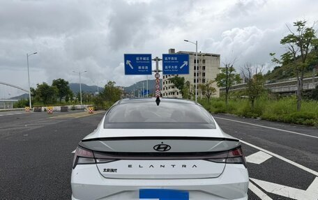 Hyundai Elantra, 2022 год, 1 300 000 рублей, 5 фотография