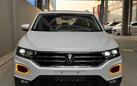 Volkswagen T-Roc I, 2022 год, 1 872 000 рублей, 2 фотография