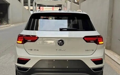 Volkswagen T-Roc I, 2022 год, 1 872 000 рублей, 6 фотография