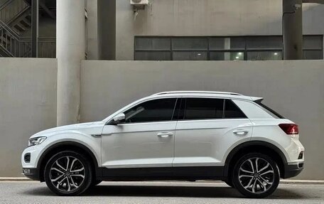 Volkswagen T-Roc I, 2022 год, 1 872 000 рублей, 7 фотография
