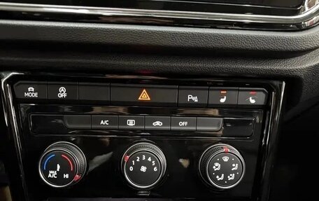 Volkswagen T-Roc I, 2022 год, 1 872 000 рублей, 26 фотография