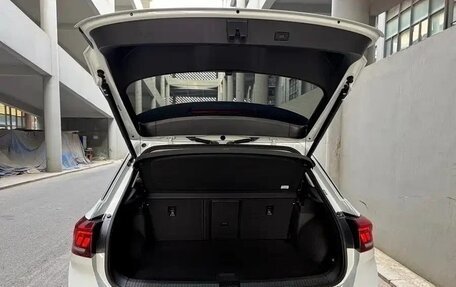 Volkswagen T-Roc I, 2022 год, 1 872 000 рублей, 22 фотография
