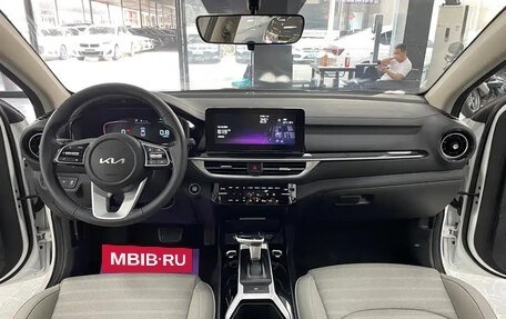 KIA K3, 2023 год, 1 599 000 рублей, 12 фотография