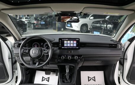 Honda Vezel, 2023 год, 1 740 000 рублей, 10 фотография