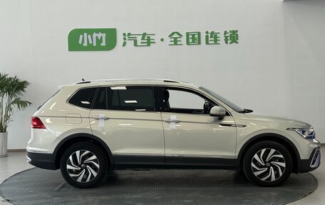Volkswagen Tiguan II, 2023 год, 2 460 000 рублей, 4 фотография