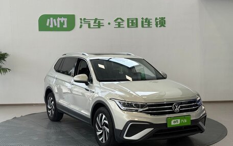 Volkswagen Tiguan II, 2023 год, 2 460 000 рублей, 3 фотография