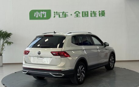 Volkswagen Tiguan II, 2023 год, 2 460 000 рублей, 5 фотография