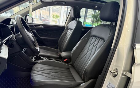 Volkswagen Tiguan II, 2023 год, 2 460 000 рублей, 10 фотография