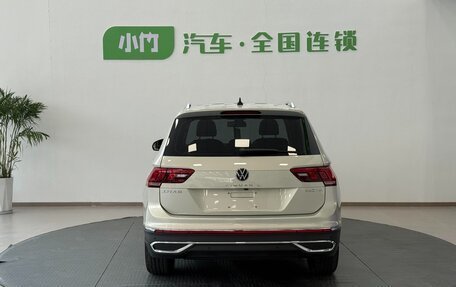 Volkswagen Tiguan II, 2023 год, 2 460 000 рублей, 6 фотография