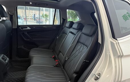 Volkswagen Tiguan II, 2023 год, 2 460 000 рублей, 12 фотография