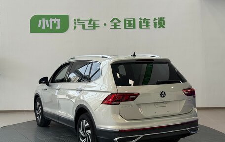 Volkswagen Tiguan II, 2023 год, 2 460 000 рублей, 7 фотография