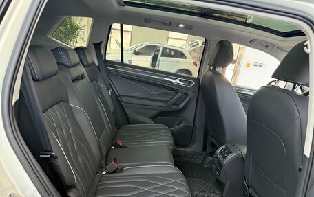 Volkswagen Tiguan II, 2023 год, 2 460 000 рублей, 13 фотография