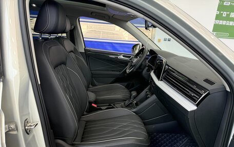 Volkswagen Tiguan II, 2023 год, 2 460 000 рублей, 11 фотография