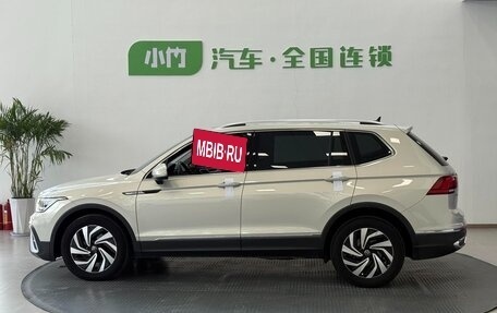 Volkswagen Tiguan II, 2023 год, 2 460 000 рублей, 8 фотография