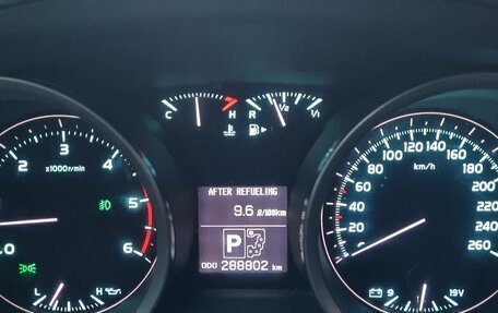 Toyota Land Cruiser 200, 2010 год, 2 750 000 рублей, 11 фотография