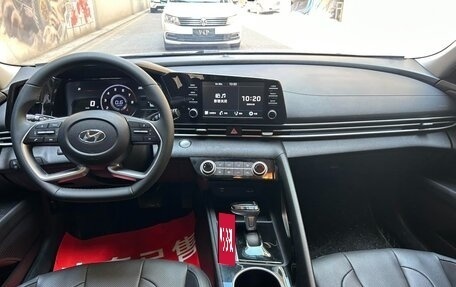 Hyundai Elantra, 2023 год, 1 360 000 рублей, 9 фотография